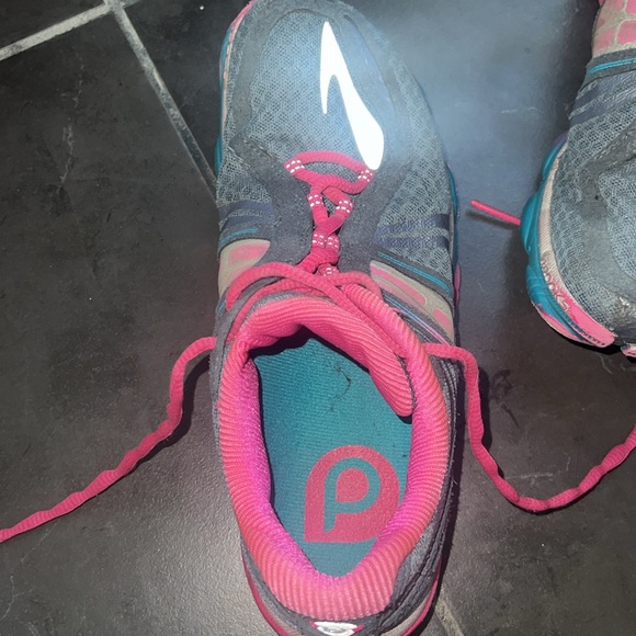 Brooks running shoes - women’s - Picture 5 of 5